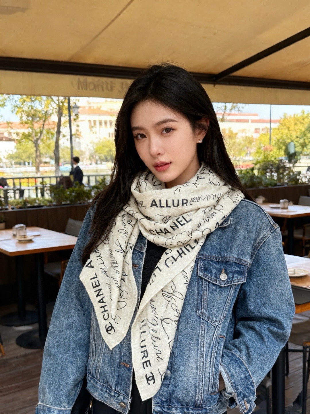 CHANEL 25S SCARF 135 CM IN CASHMERE SILK 943693