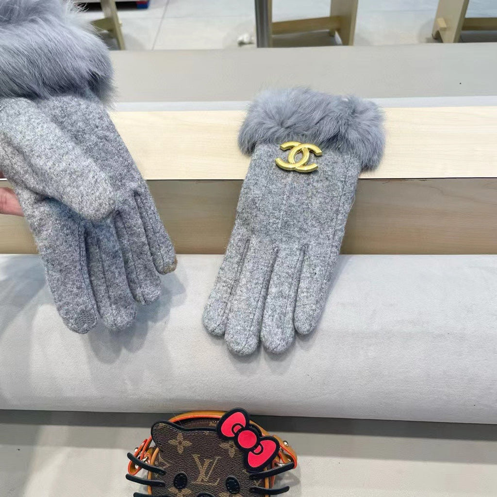 CHANEL GLOVES IN COOL GRAY WOOL AND RABBIT FUR 417170