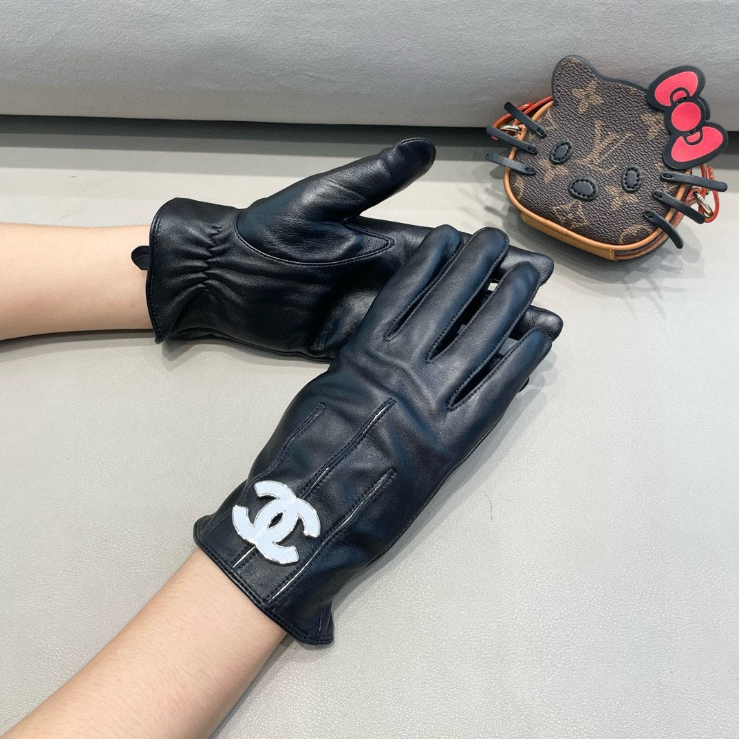 CHANEL GLOVES IN BLACK LAMBSKIN WITH WHITE LOGO 462412