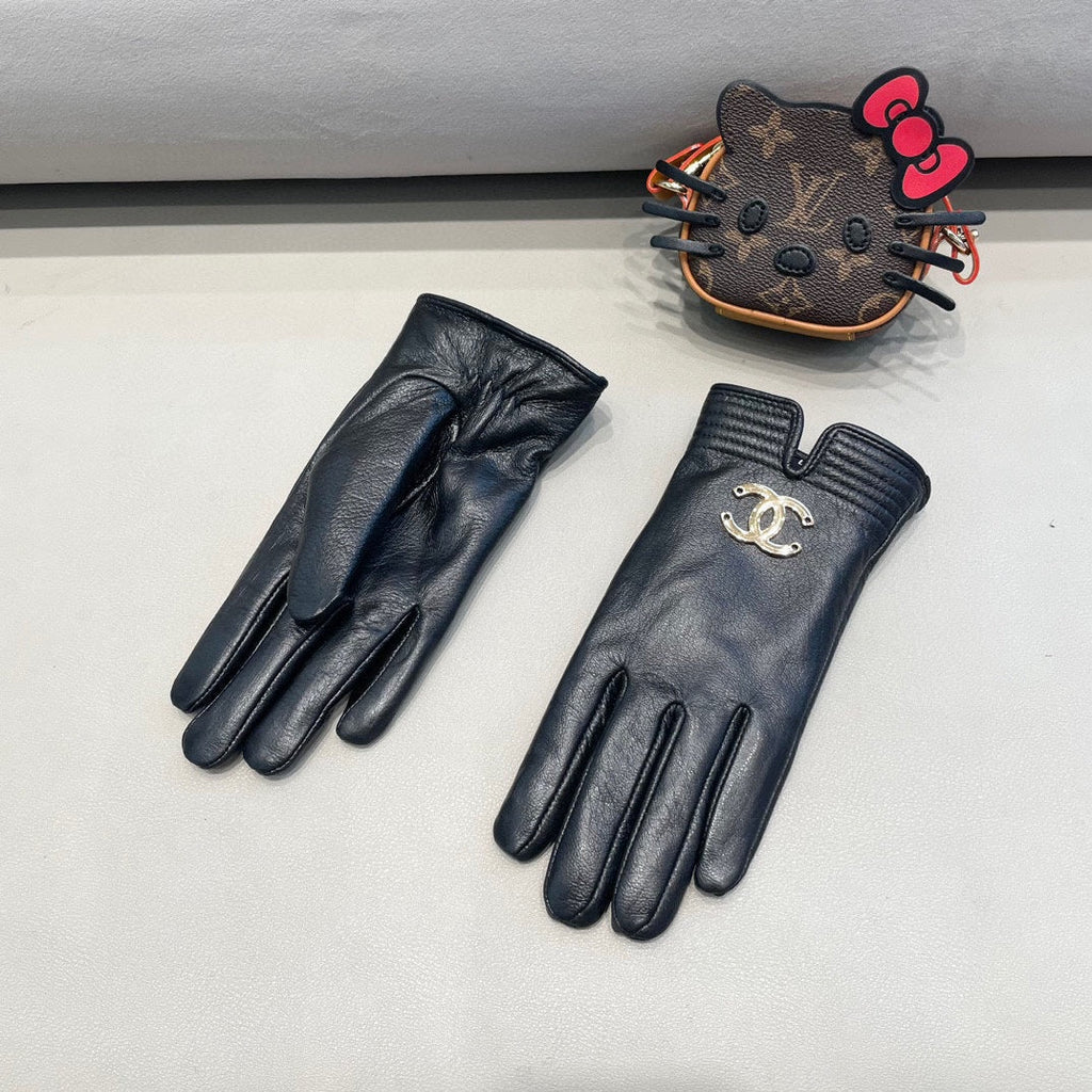 CHANEL GLOVES IN BLACK LAMBSKIN WITH GOLD LOGO 462414