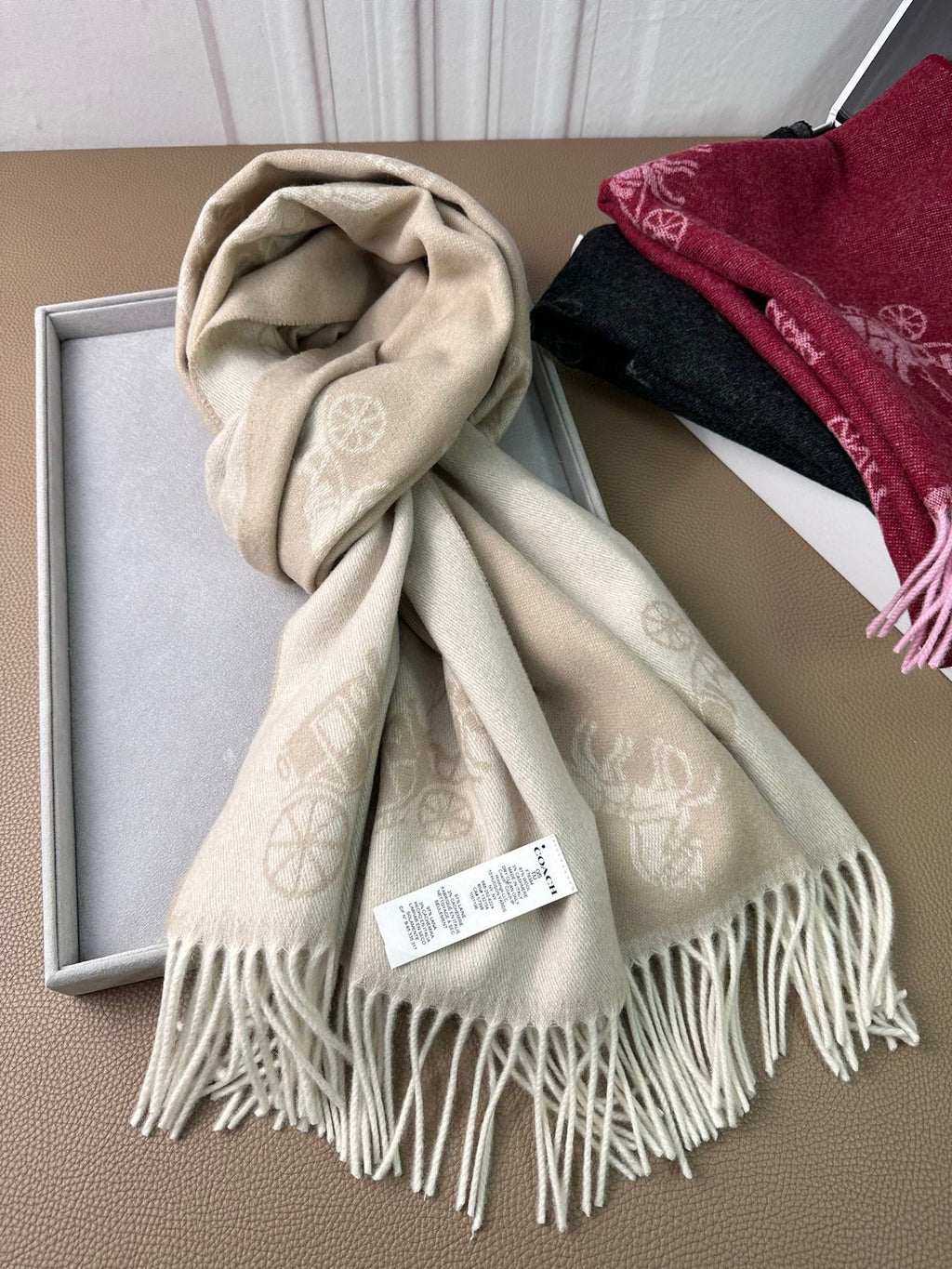 HORSE & CARRIAGE PRINT SCARF 195 CM IN BEIGE WOOL 375241