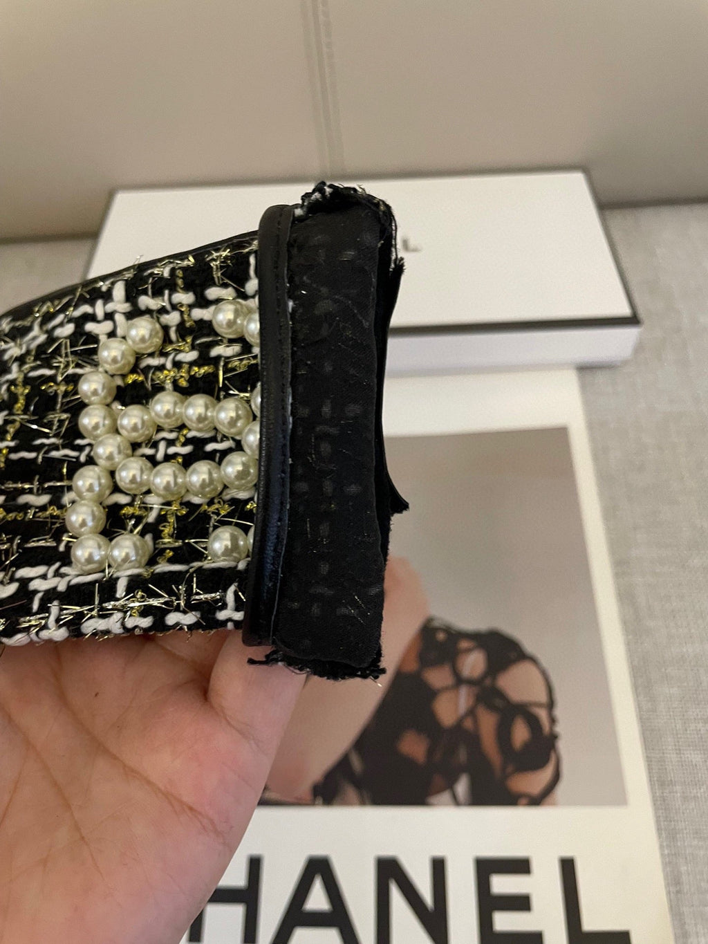 CHANEL FINGERLESS GLOVES IN BLACK MIX WHITE WOOL TWEED 463847