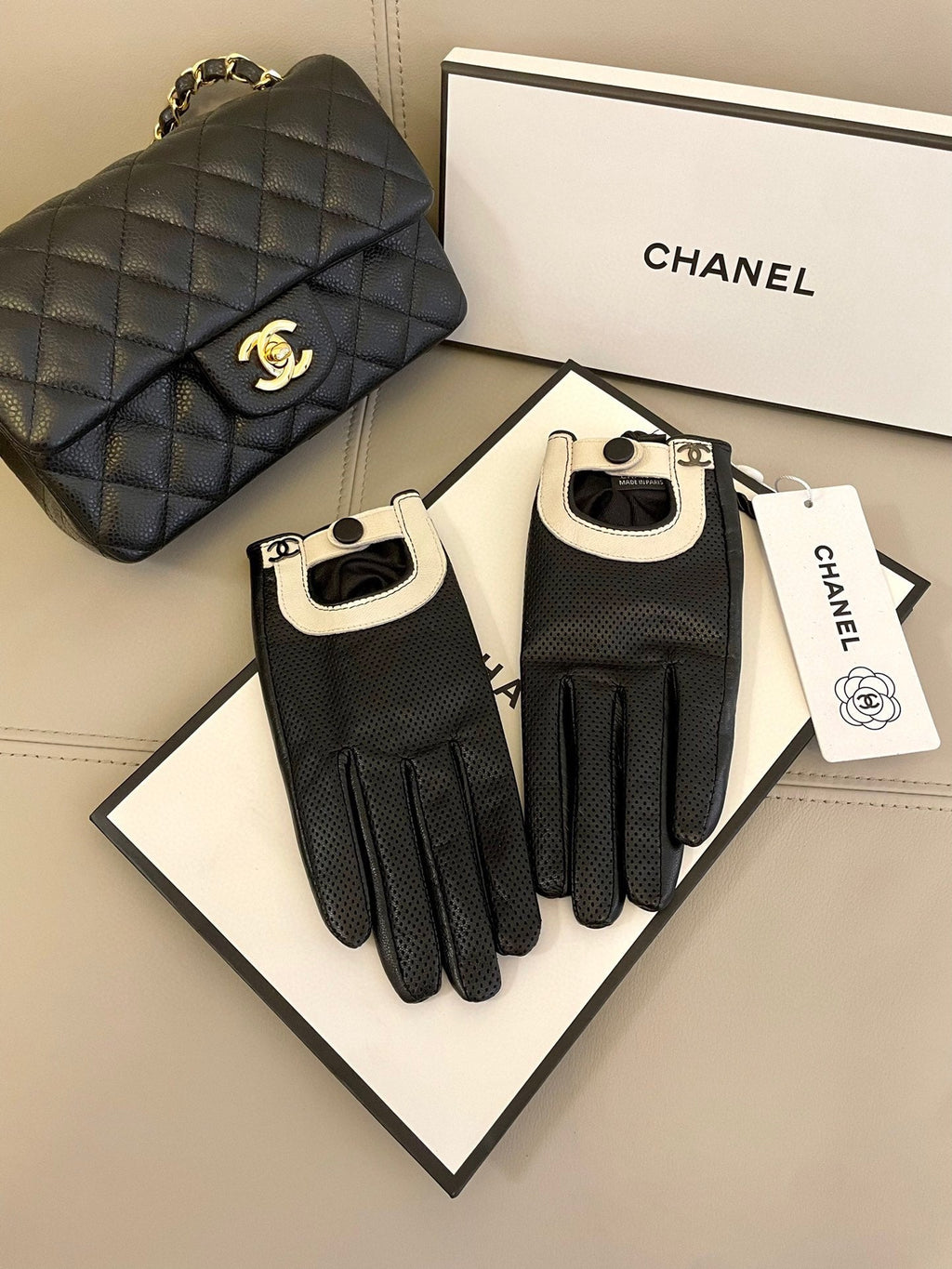 CHANEL GLOVES IN BLACK SHEEPSKIN 463848
