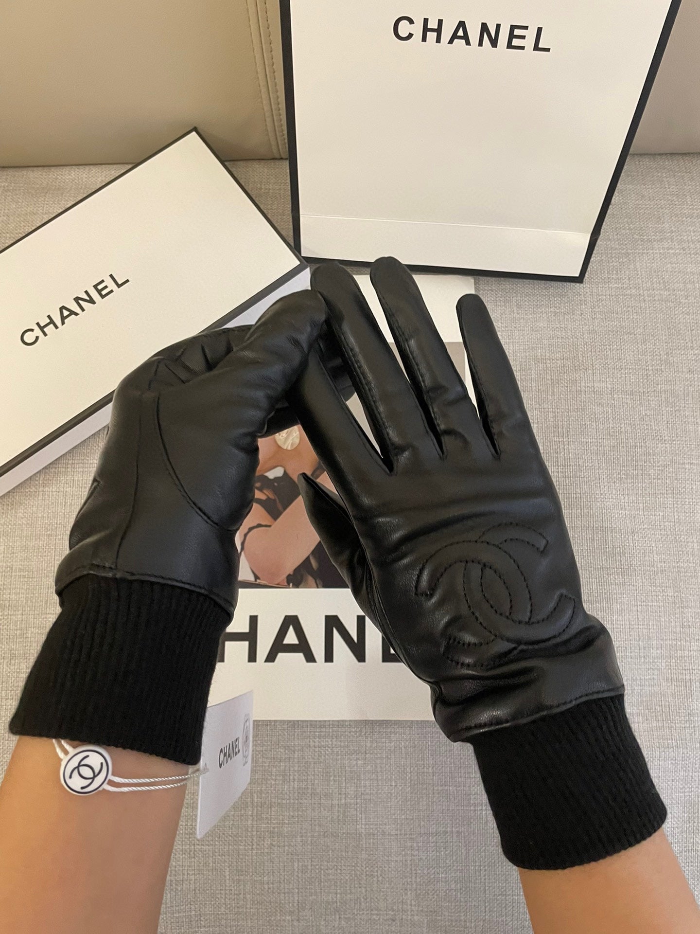 CHANEL GLOVES IN BLACK SHEEPSKIN 463849