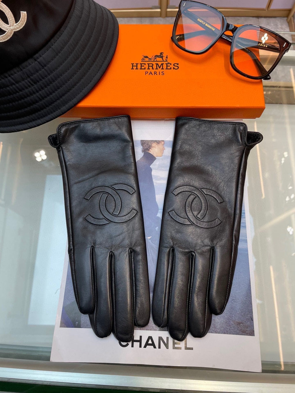 CHANEL GLOVES IN BLACK LAMBSKIN 463840