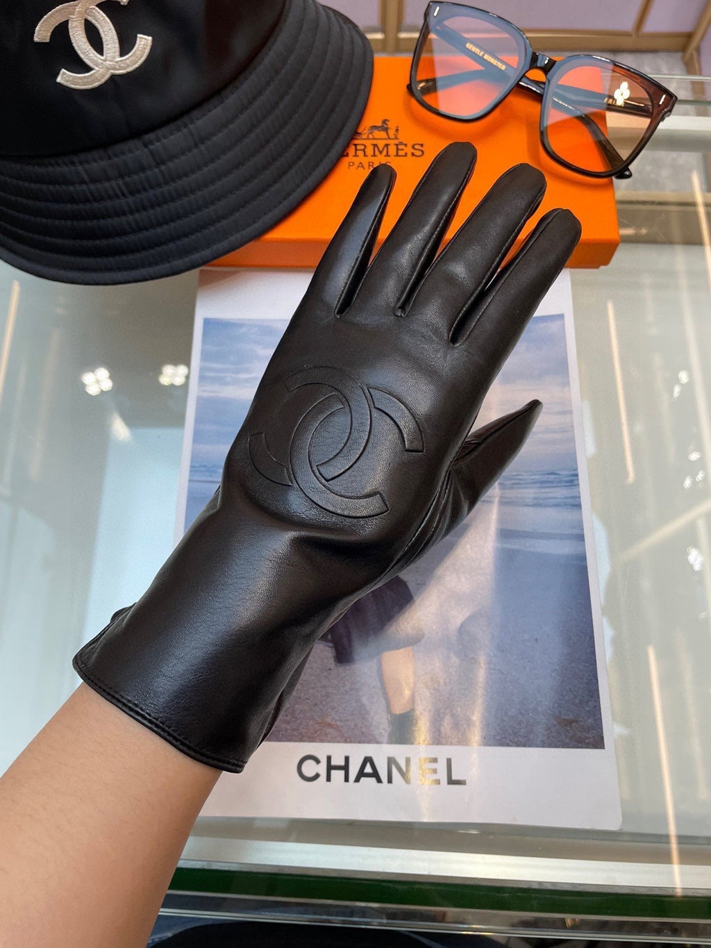 CHANEL GLOVES IN BLACK LAMBSKIN 463840