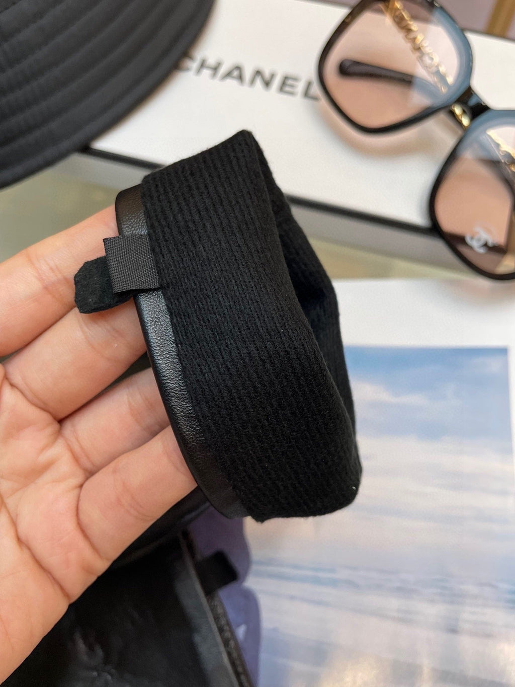 CHANEL FINGERNESS GLOVES IN BLACK LAMBSKIN 465053