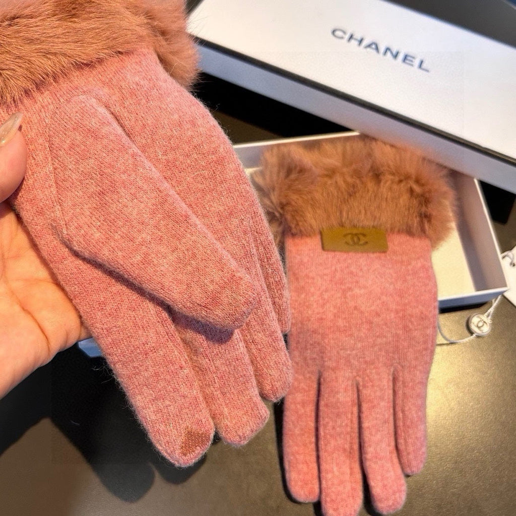 CHANEL GLOVES IN FLAMINGO PINK WOOL AND RABBIT FUR 420534