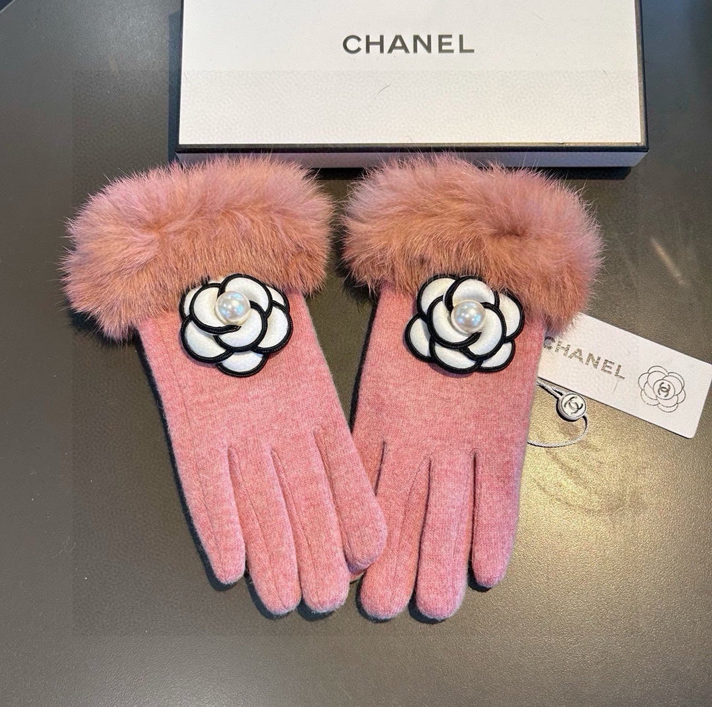 CHANEL GLOVES IN ROUGE PINK WOOL WITH RABBIT FUR 439142