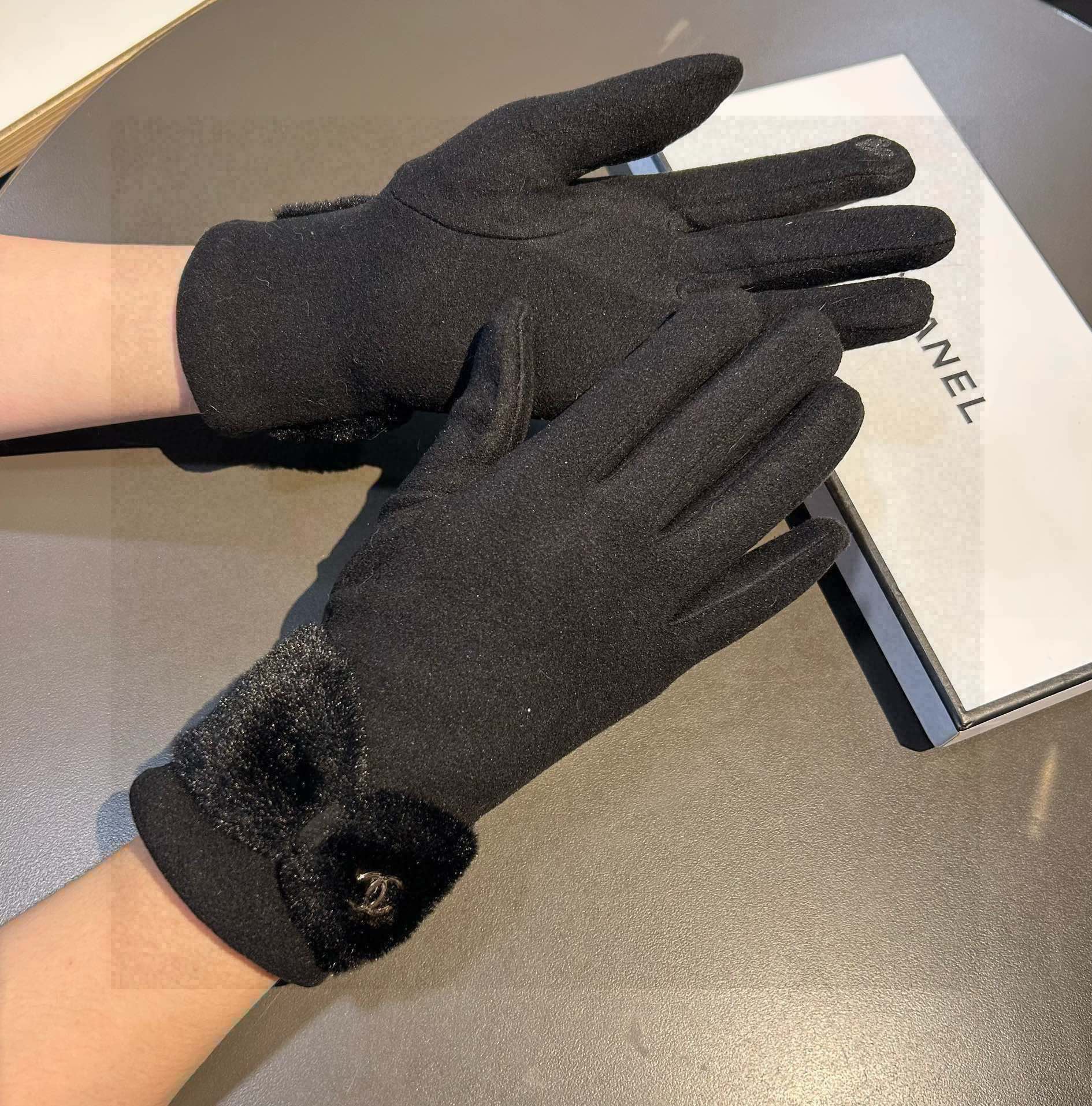 CHANEL GLOVES IN BLACK WOOL WITH RABBIT FUR 456297