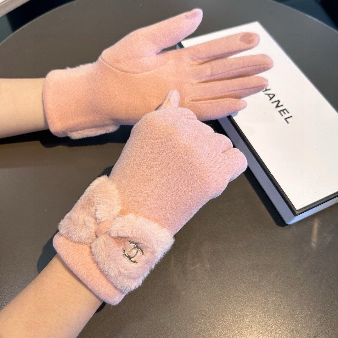 CHANEL GLOVES IN ROSE PINK WOOL WITH RABBIT FUR 456298