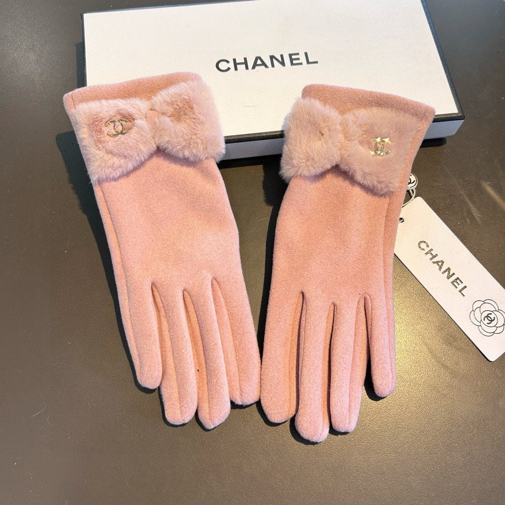 CHANEL GLOVES IN ROSE PINK WOOL WITH RABBIT FUR 456298