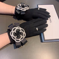 CHANEL GLOVES IN BLACK WOOL WITH FLOWER 456325