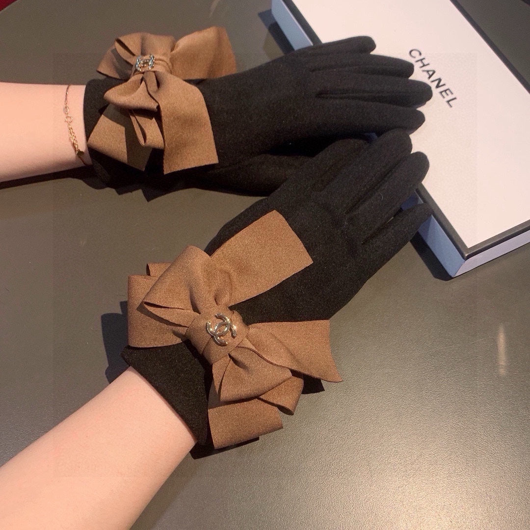 CHANEL GLOVES IN BLACK WOOL 456327