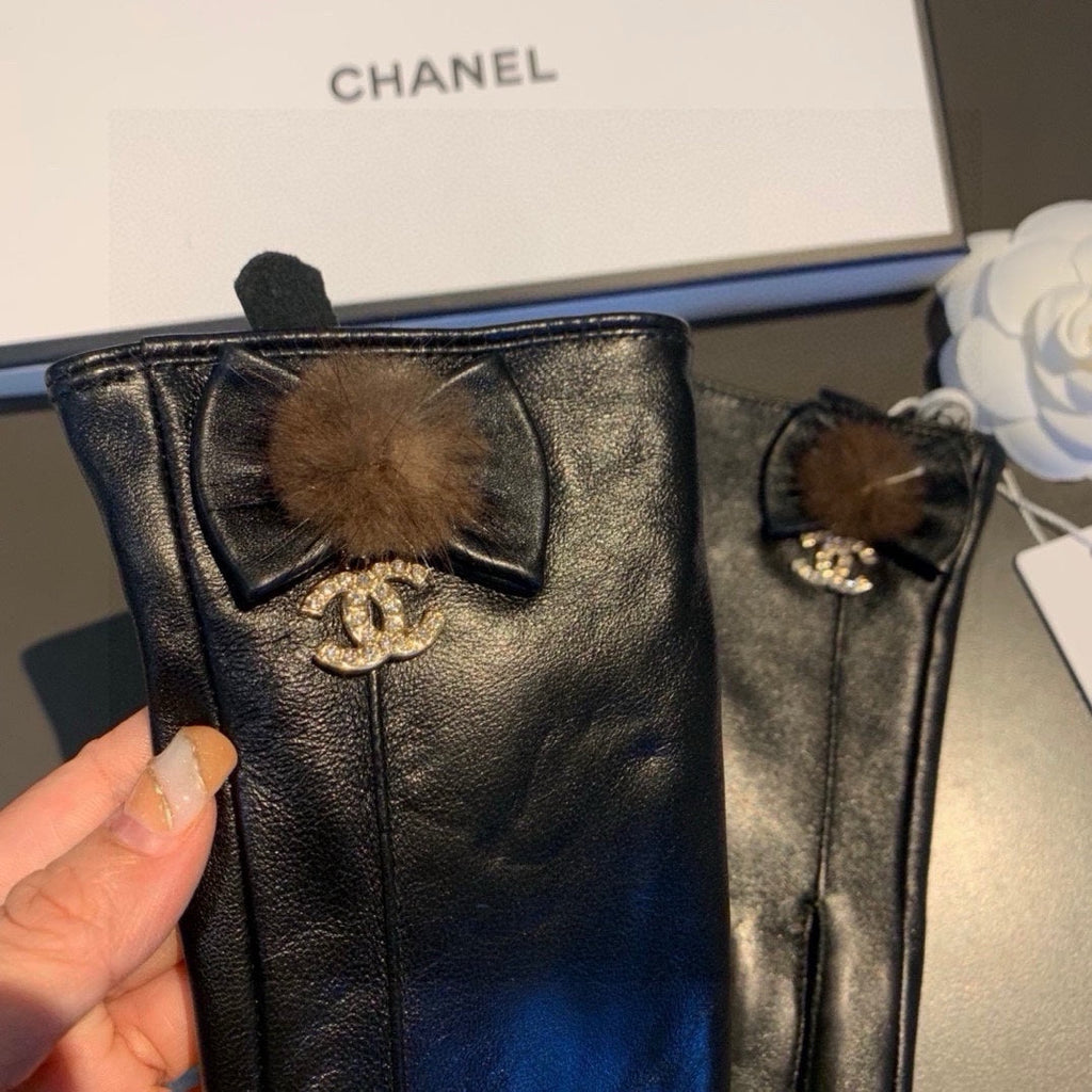 CHANEL GLOVES IN BLACK LAMBSKIN 456328