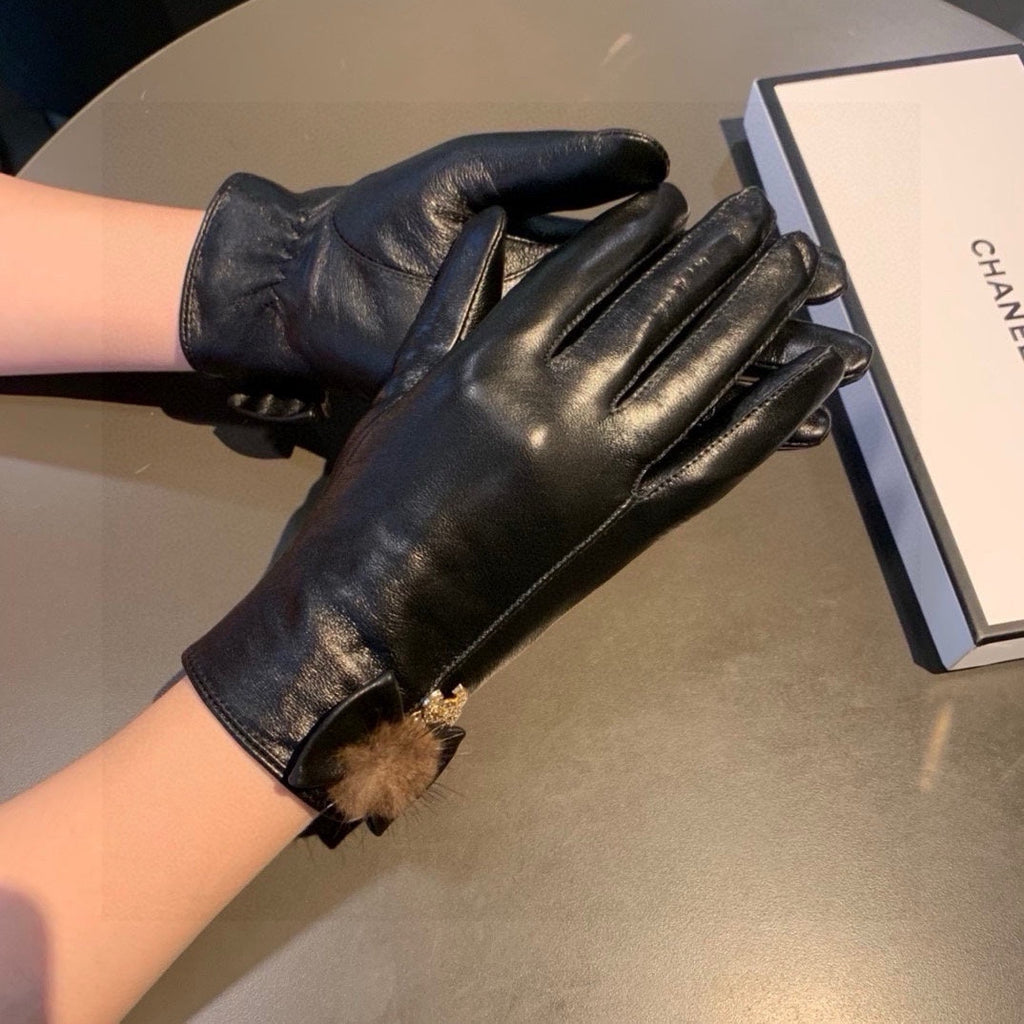 CHANEL GLOVES IN BLACK LAMBSKIN 456328