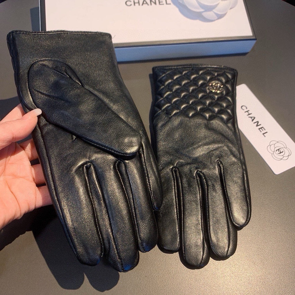 CHANEL GLOVES IN BLACK LAMBSKIN WITH GOLD LOGO 462263