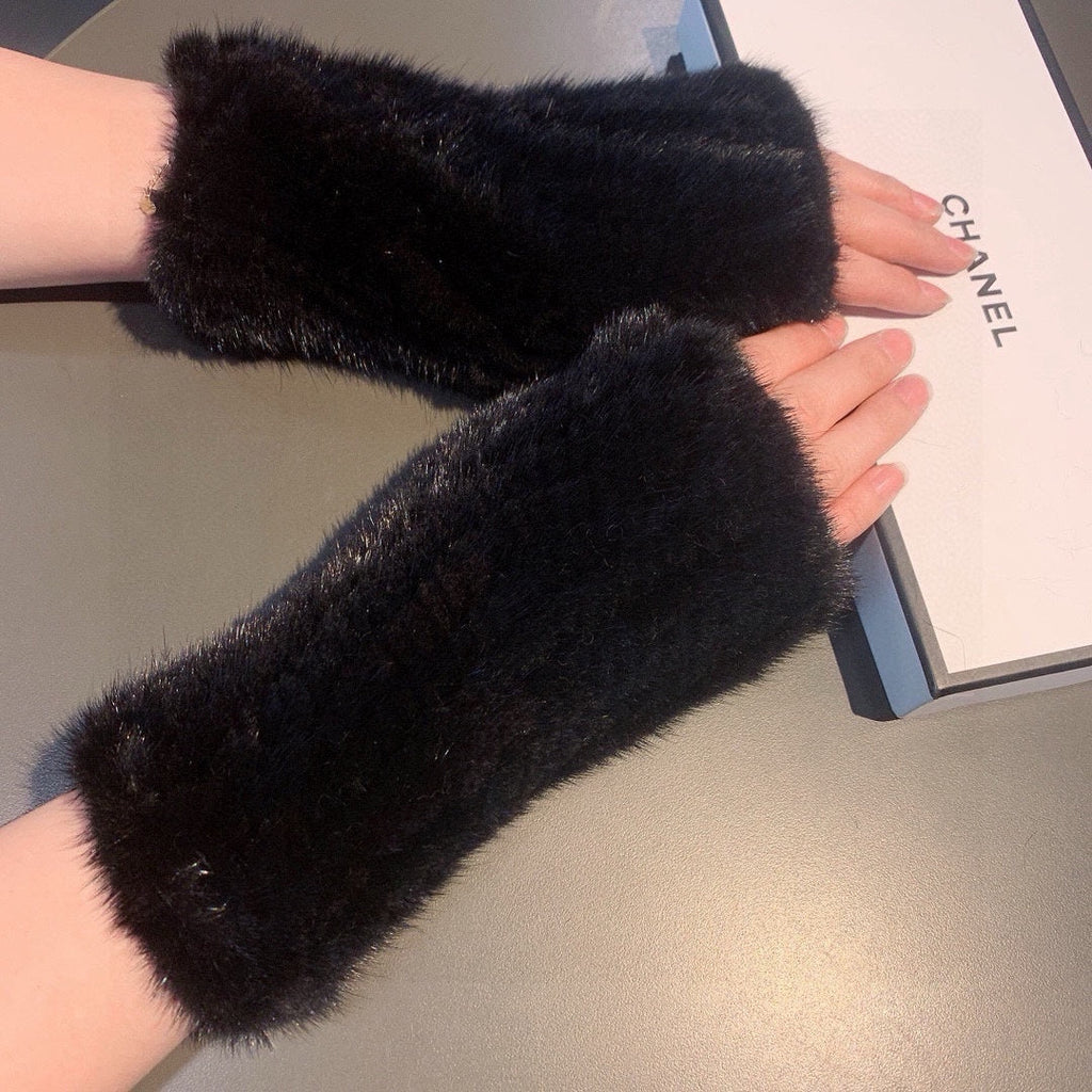 CHANEL FINGERLESS GLOVES IN BLACK RABBIT FUR 462279