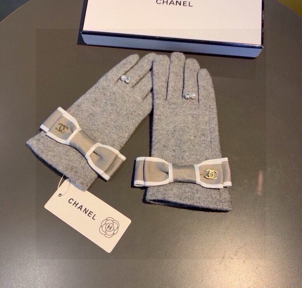 CHANEL GLOVES IN PALE GRAY WOOL WITH BOW 463856