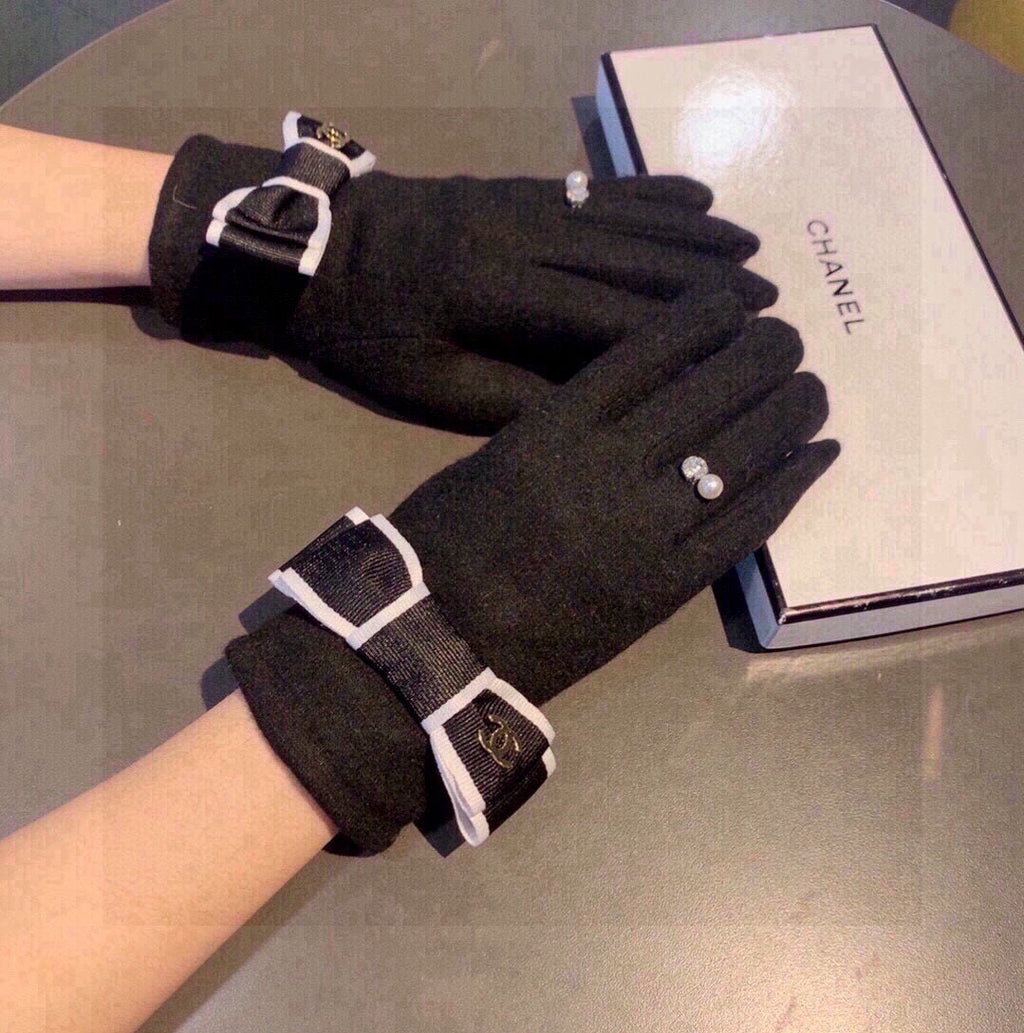 CHANEL GLOVES IN BLACK WOOL WITH BOW 463857
