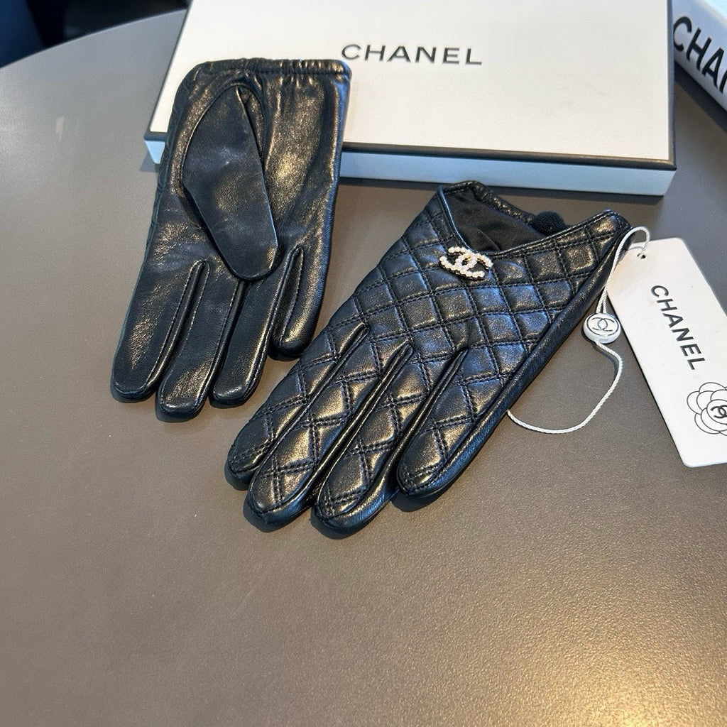 CHANEL GLOVES IN BLACK LAMBSKIN 465006