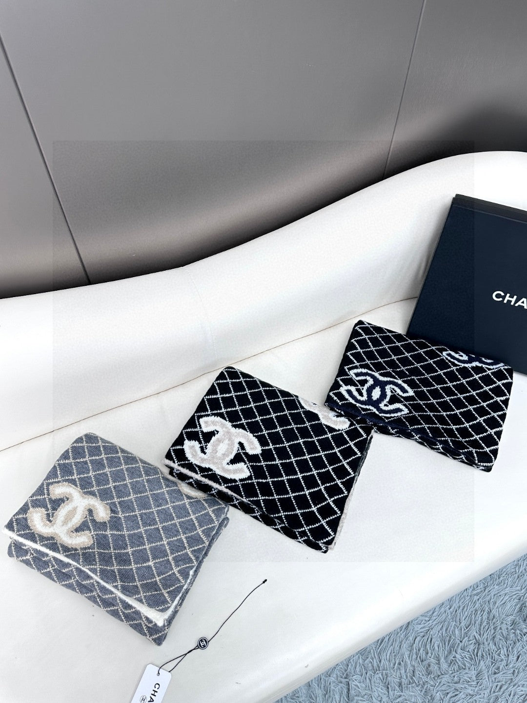 CHANEL 25S SCARF 185 IN CASHMERE 721526