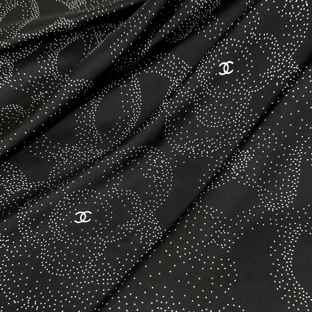 CHANEL 25S SCARF 90 IN SILK 730643
