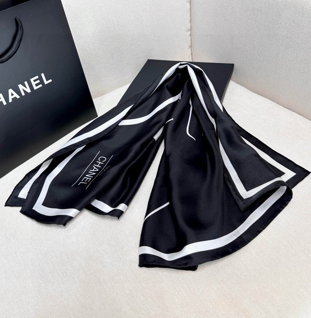 CHANEL 25S SCARF 90 IN SILK 732132