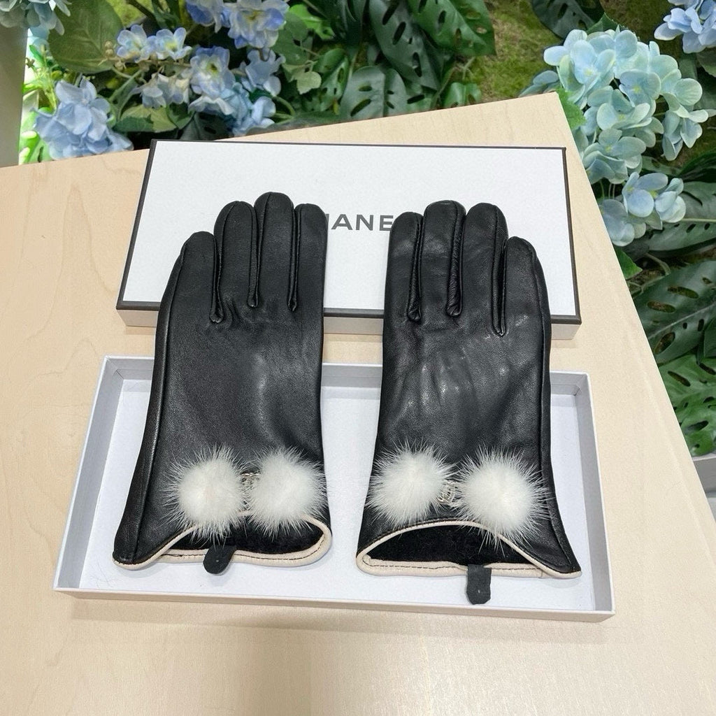 CHANEL GLOVES IN BLACK LAMBSKIN WITH LAMB FUR 463823