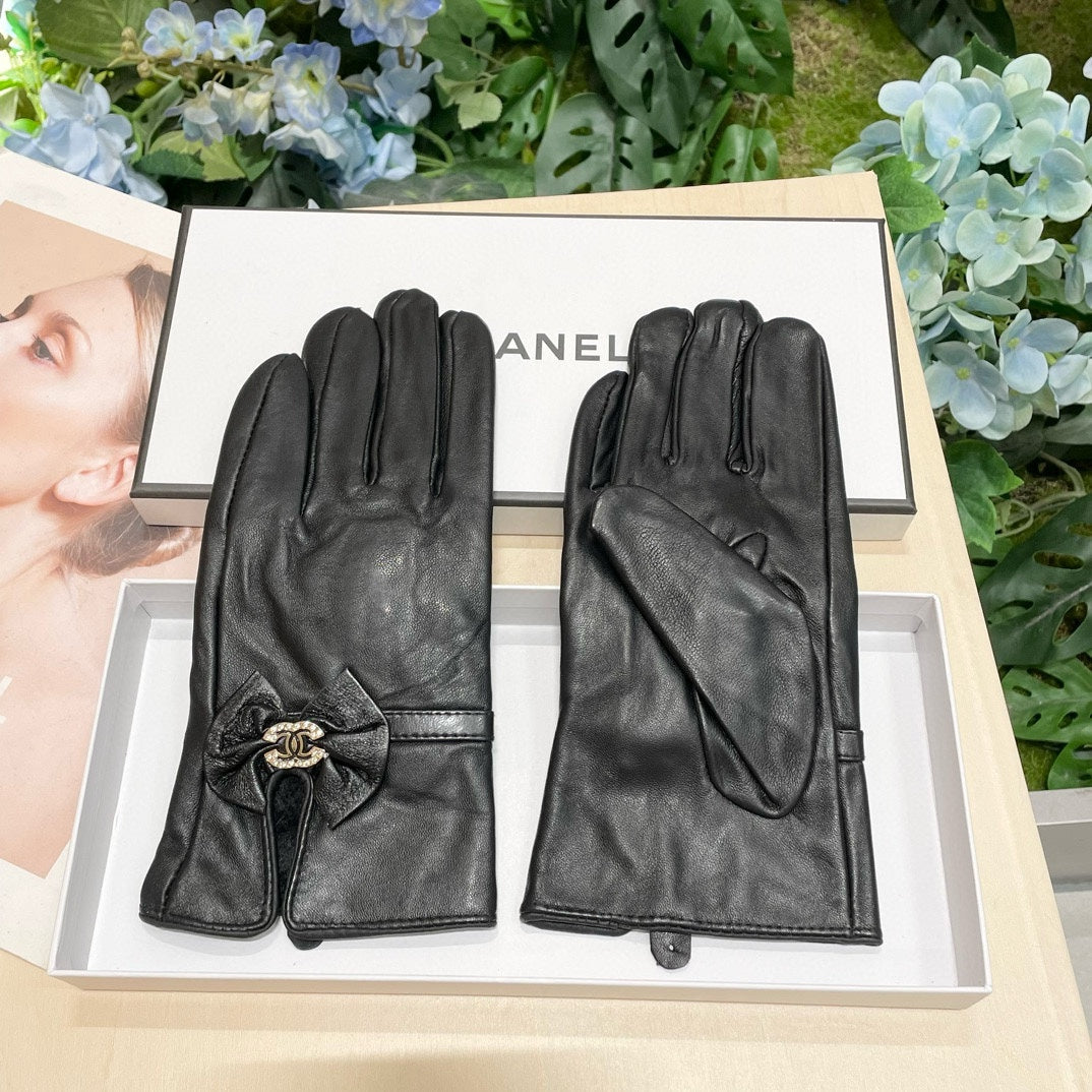 CHANEL GLOVES IN BLACK LAMBSKIN 464978