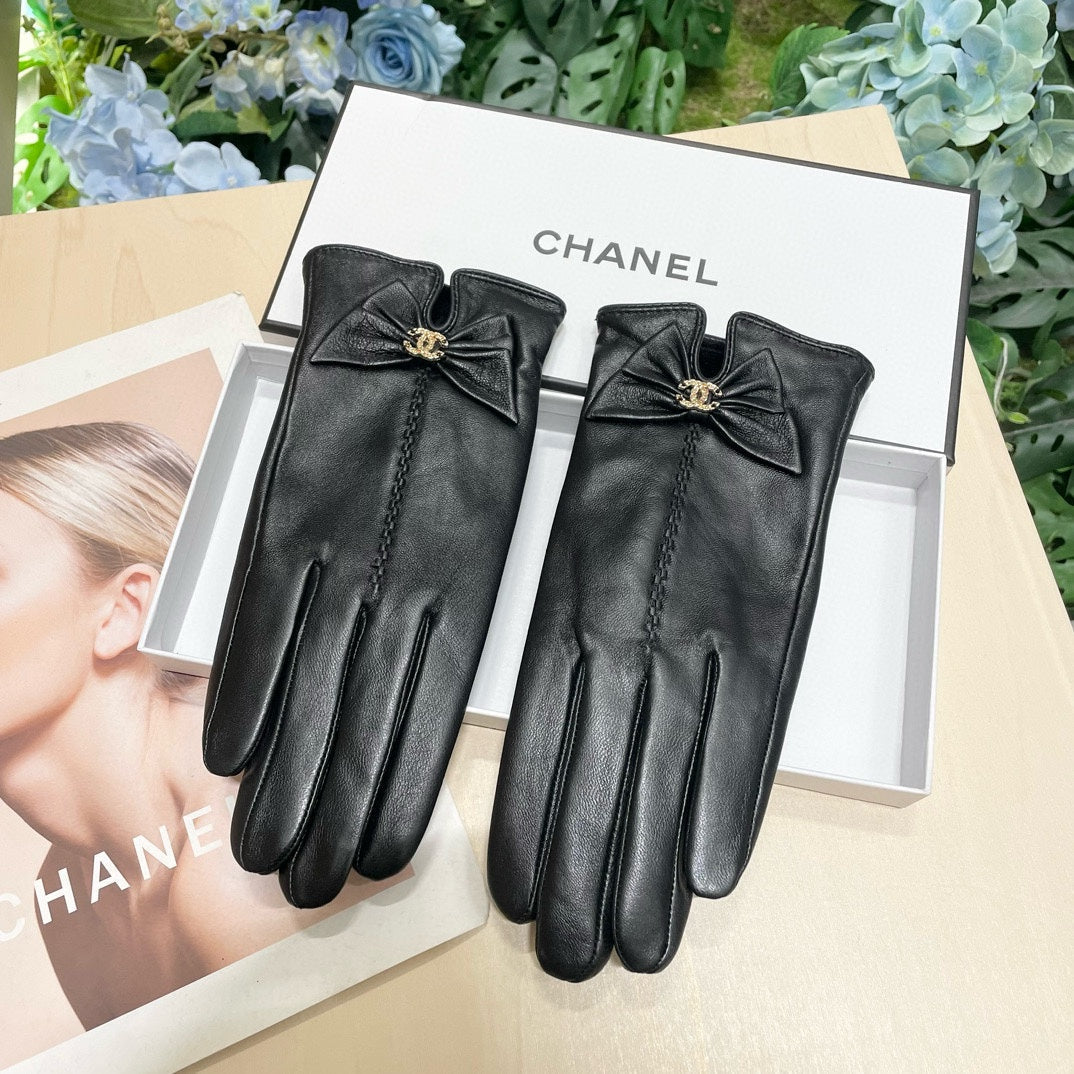 CHANEL GLOVES IN BLACK LAMBSKIN 464983