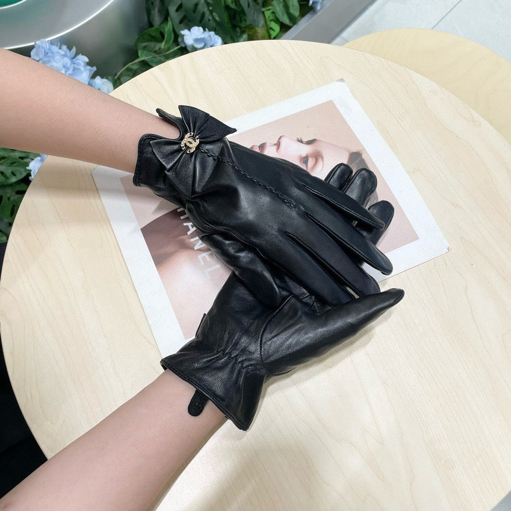 CHANEL GLOVES IN BLACK LAMBSKIN 464983