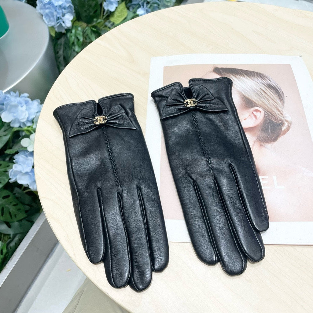 CHANEL GLOVES IN BLACK LAMBSKIN 464983