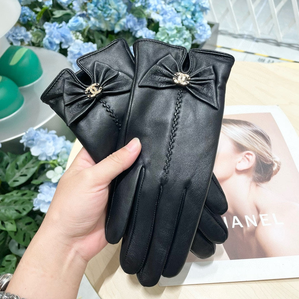 CHANEL GLOVES IN BLACK LAMBSKIN 464983