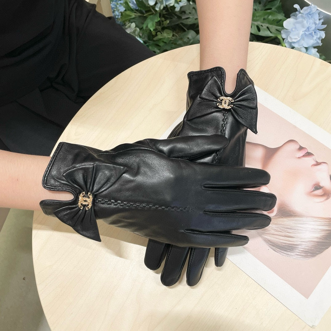 CHANEL GLOVES IN BLACK LAMBSKIN 464983